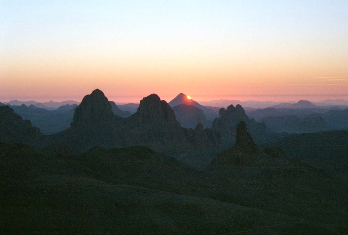 Sonnenaufgang ber Assekrem Algerien