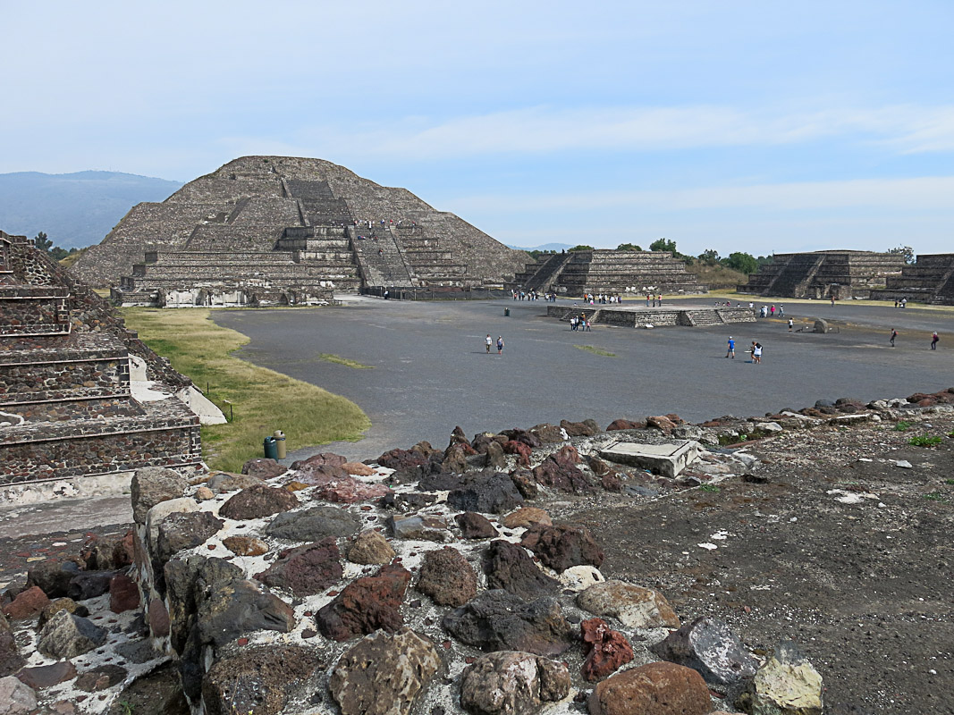Teotihuacan - Blick auf die Mondpyramide