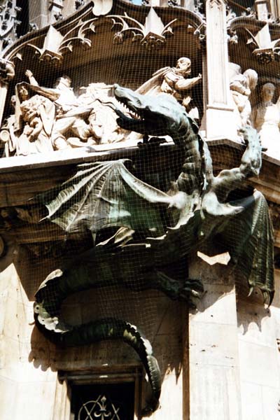 Drache am neuen Rathaus