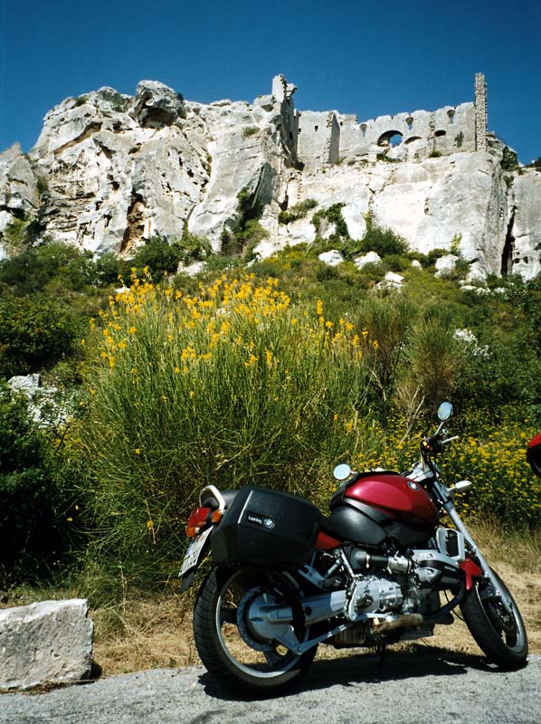 Anna Blume vor Les Baux, Provence