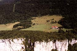 Einsam liegt die Auberge auf dem Plateau