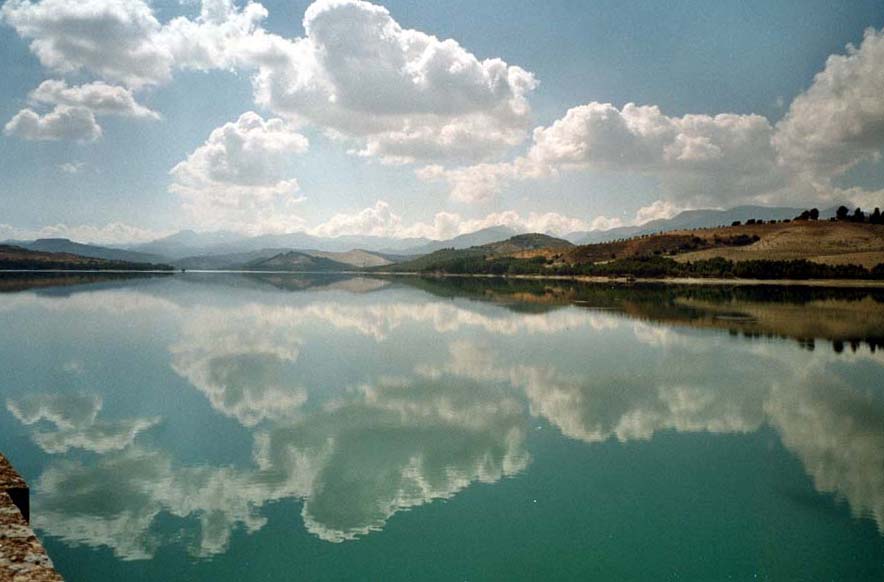 Ein Stausee vor Alhama de Granada