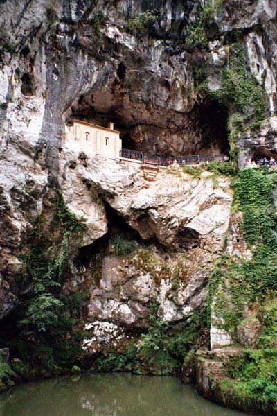 Mariengrotte in Covadonga