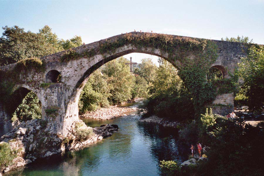 Romanische Brcke in Canga de Onis