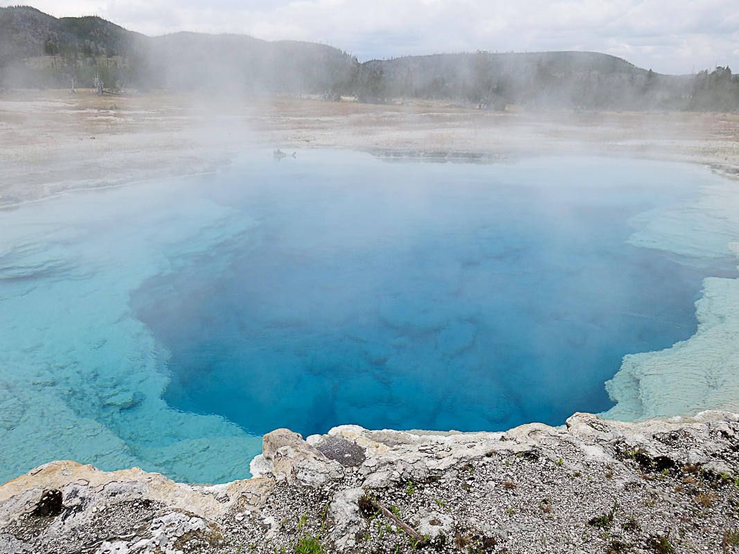 Yellowstone Saphire Spring