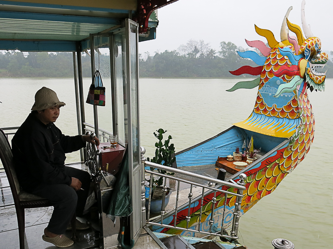 Drachenboot auf dem Parfmfluss