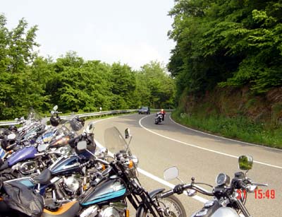 Halt in der Eifel zusammen mit ner Gruppe Harleys