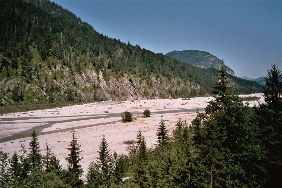 Isarhochwasserbett auf dem Weg nach Vorderri