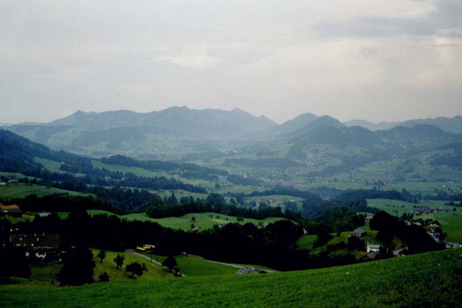 Sicht auf den Bregenzer Wald oberhalb von Scharzenberg